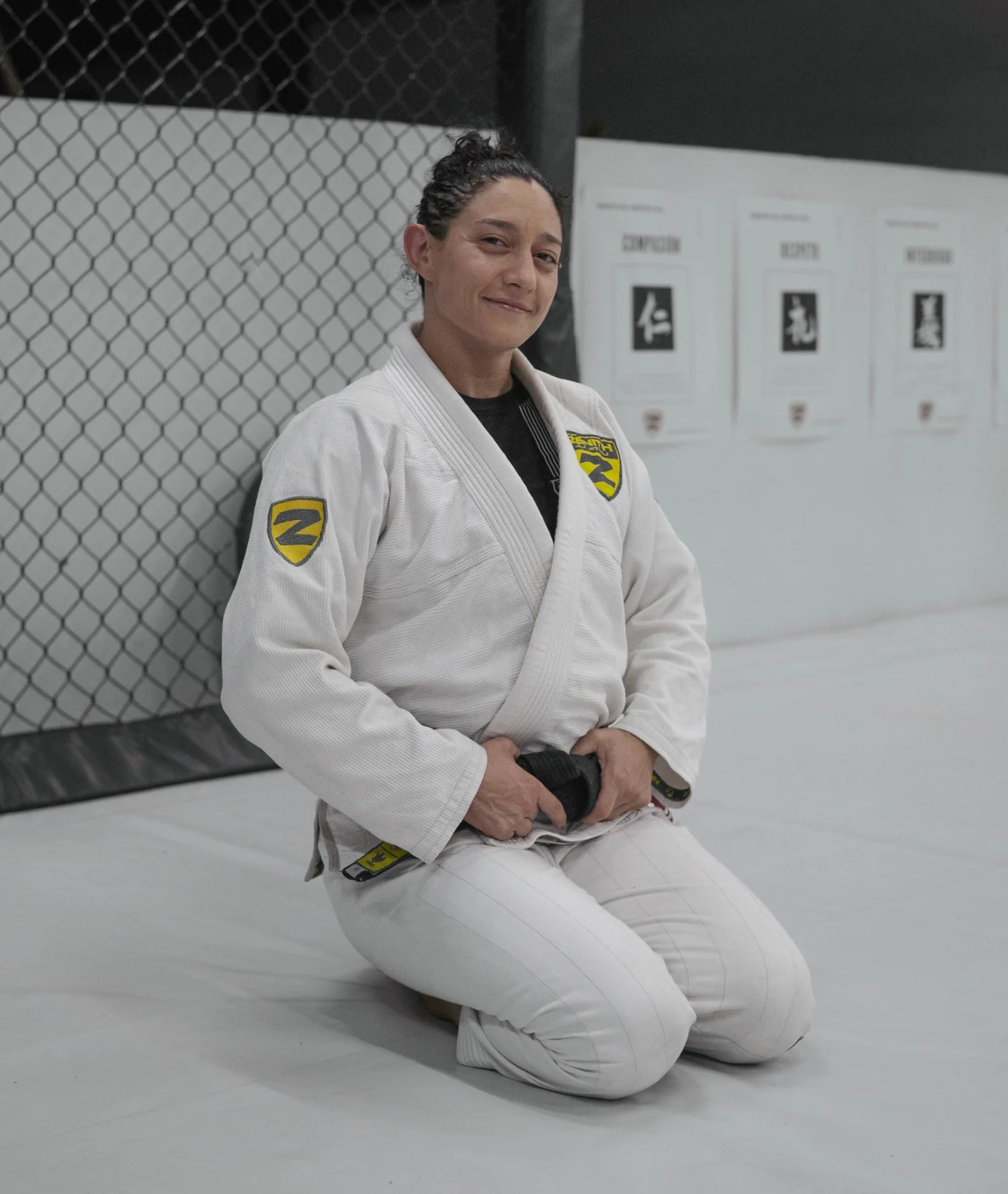 Itzel Bazúa con gi blanco